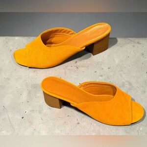 Universal Thread Mystard Orange Mules